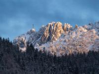Teleblick zum Kampenwand Hauptgipfel im Abendlicht